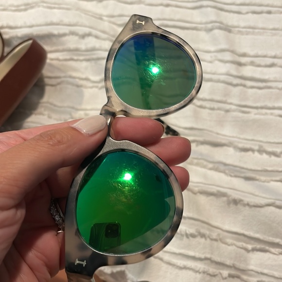 Illesteva sunlasses - Picture 3 of 4